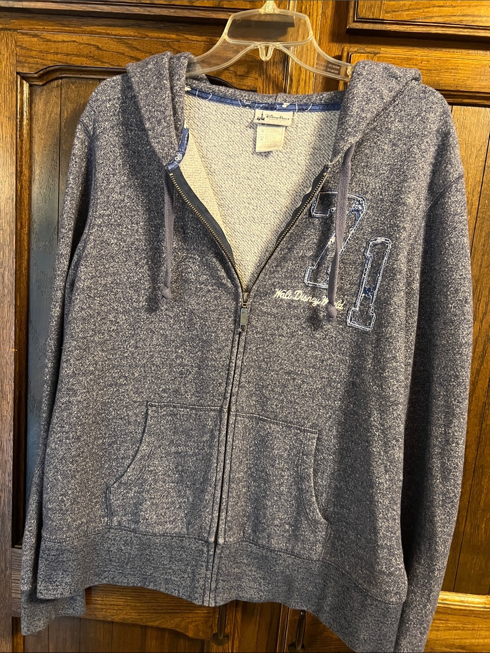 Walt Disney World Mickey Mouse Vintage Ouality Zip-up Sweatshirt.